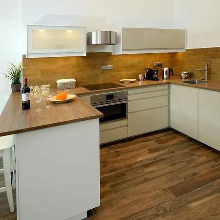 Corina Apartman *